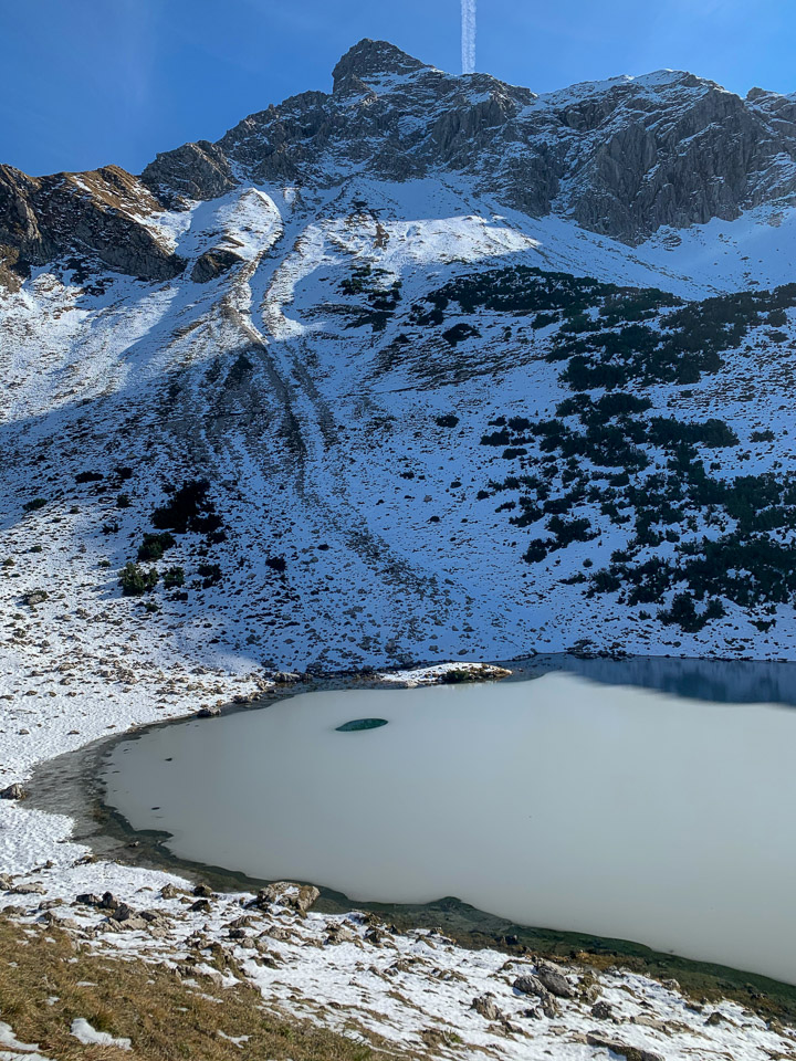 Oberer Geisalp See zugefroren